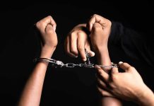 Wood Chipper Killer WALKS FREE Handling handcuffs and unlocking with a key.