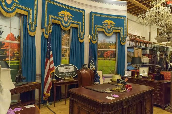 shutterstock_1234614106-1 Oval Office-style desk and decor in a museum display