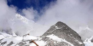 Hitler’s Eagles Nest IN FLAMES – Arson Suspect Arrested Snow-covered mountain with hiking trails and tourists under a cloudy sky